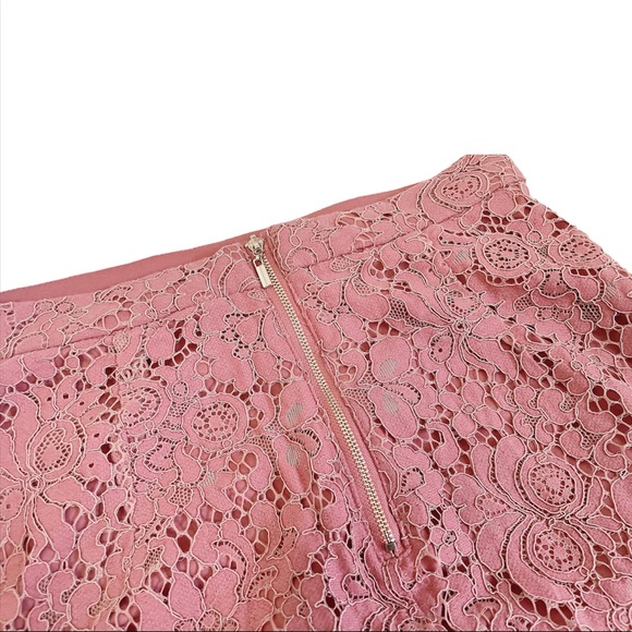 ❤️🔥3/$22❤️🔥 Dusty pink lace skirt with lining - Picture 4 of 13